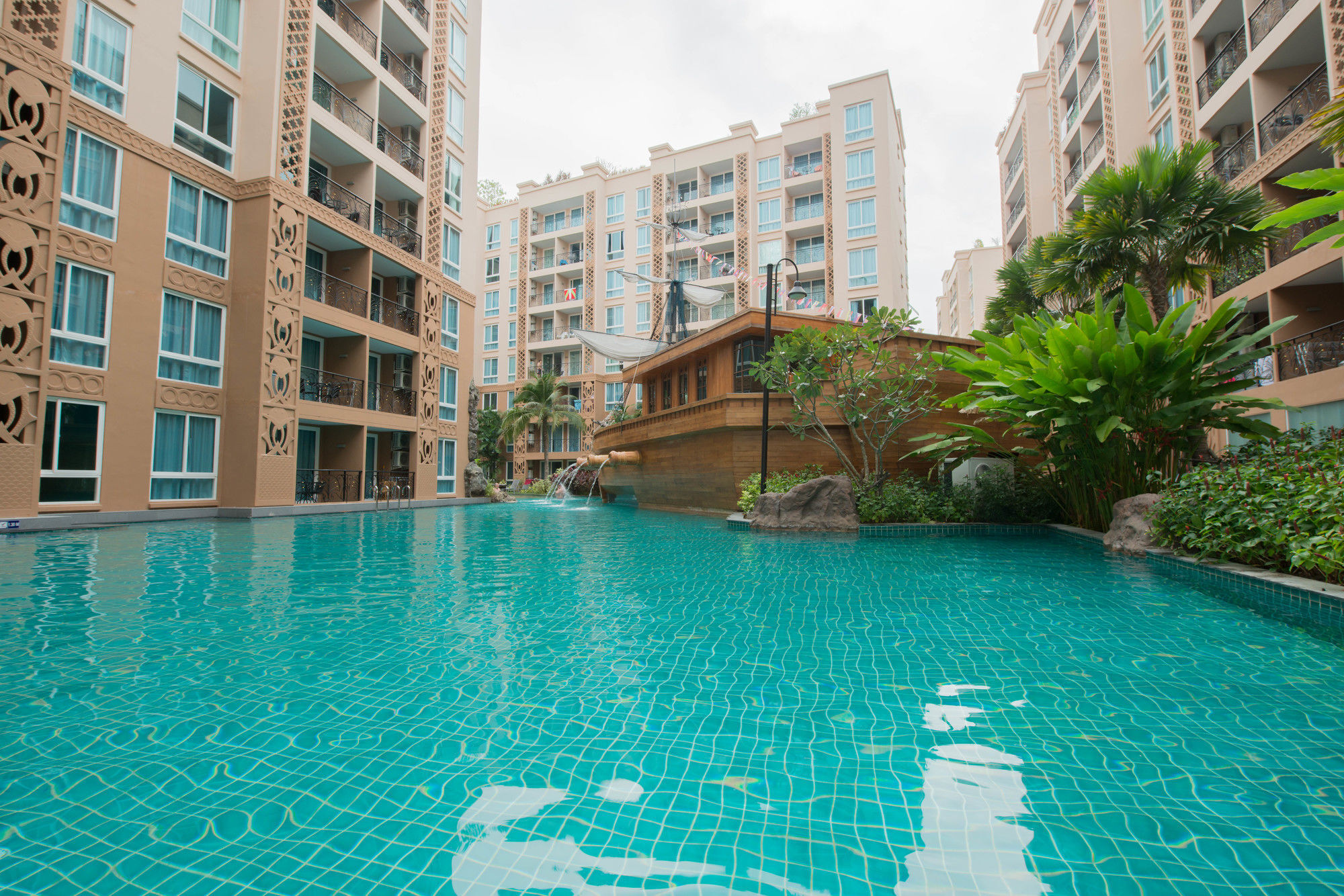 Atlantis Pattaya High Service Джомтьєн-Біч Екстер'єр фото